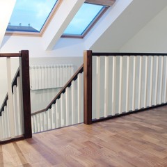 Классическая деревянная лестница c забежными ступенями